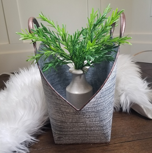 HD Designs Metal Basket | 13" T x 9" W - Picture 2 of 7